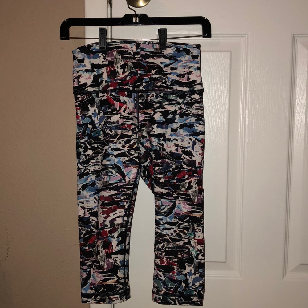 Lululemon printed crop leggings size 6